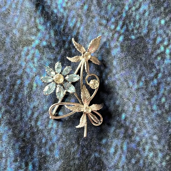 🎄ᗷᗴᗩᑌTIᖴᑌᒪ ᖴᒪOᗯᗴᖇ ᗷᖇOOᑕᕼ ᑭIᑎ - Picture 3 of 4